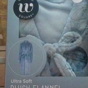 Woman's super soft bathrobe